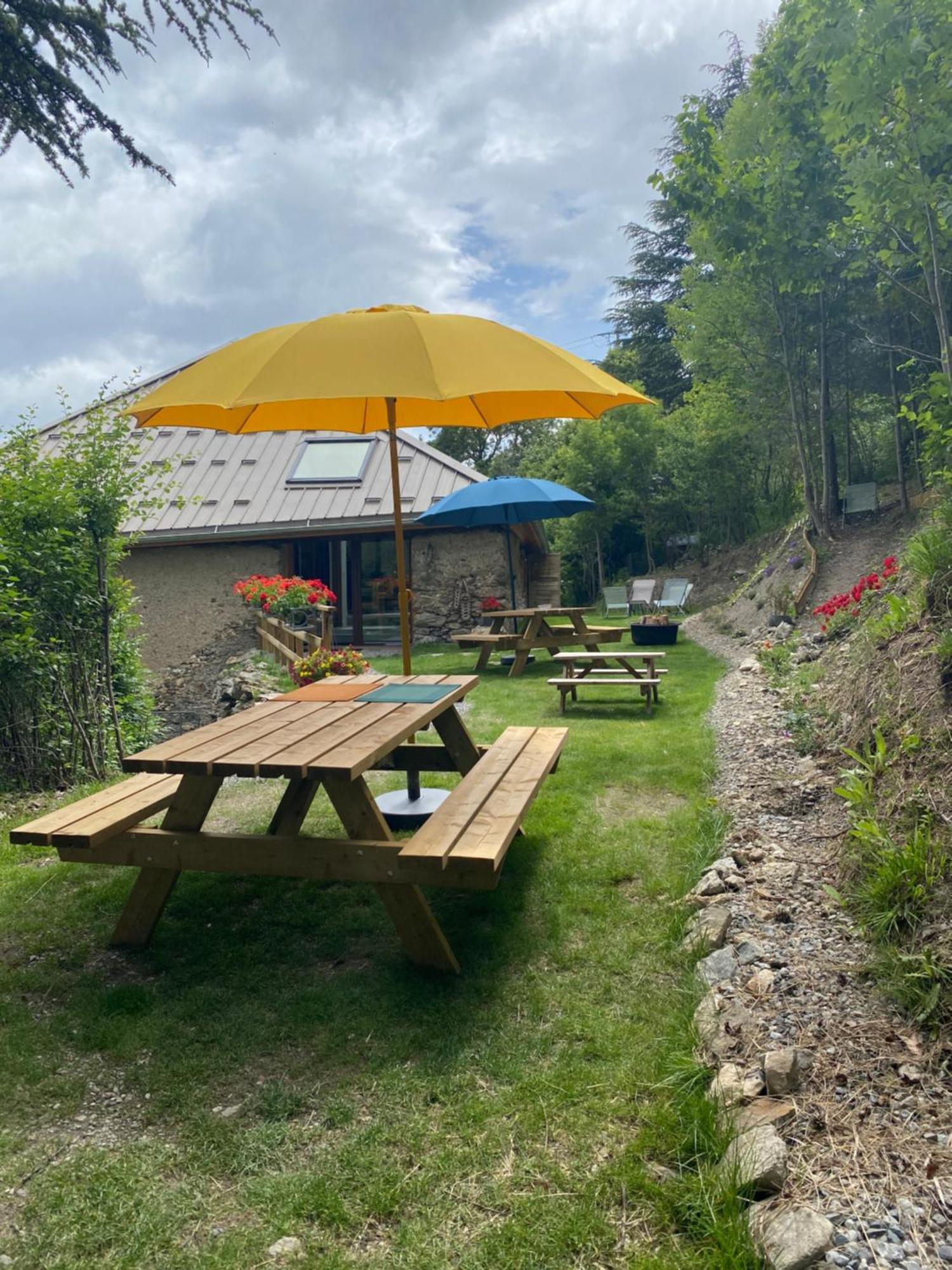 Bed and Breakfast Le Couleau Chateauroux-les-Alpes Esterno foto